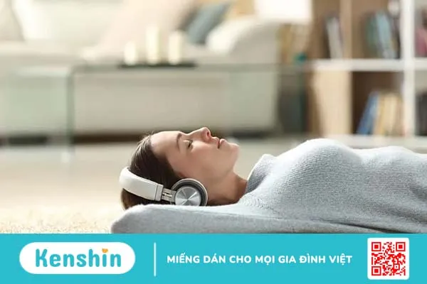 [Giải đáp thắc mắc] Thói quen nghe nhạc khi ngủ có lợi hay hại?