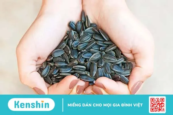 Giải mã bí ẩn ăn hạt hướng dương có bị teo não không