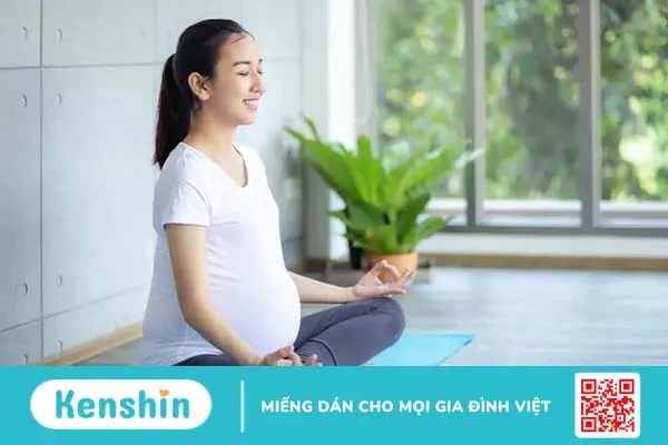 Góc tư vấn: Bà bầu khó thở 3 tháng cuối nên làm gì để giảm khó chịu?