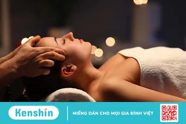 Gội đầu dưỡng sinh đang được ưa chuộng. Bạn có nên chọn?