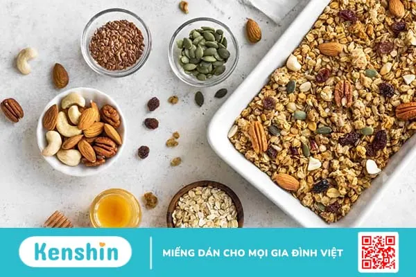 Granola là gì? Lợi ích dinh dưỡng và những lưu ý an toàn khi ăn hạt granola