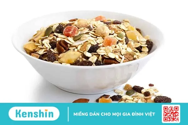 Granola là gì? Lợi ích dinh dưỡng và những lưu ý an toàn khi ăn hạt granola