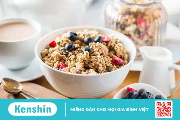 Granola là gì? Lợi ích dinh dưỡng và những lưu ý an toàn khi ăn hạt granola