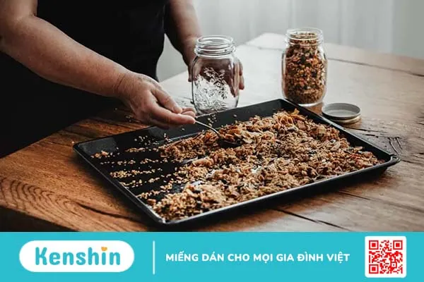 Granola là gì? Lợi ích dinh dưỡng và những lưu ý an toàn khi ăn hạt granola