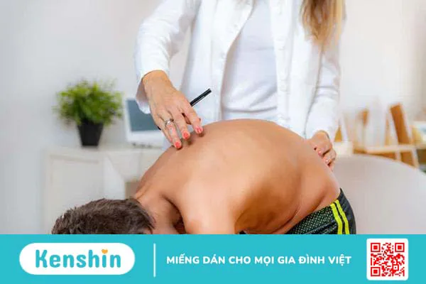 Gù lưng trẻ em: Nguyên nhân, dấu hiệu, điều trị và phòng ngừa