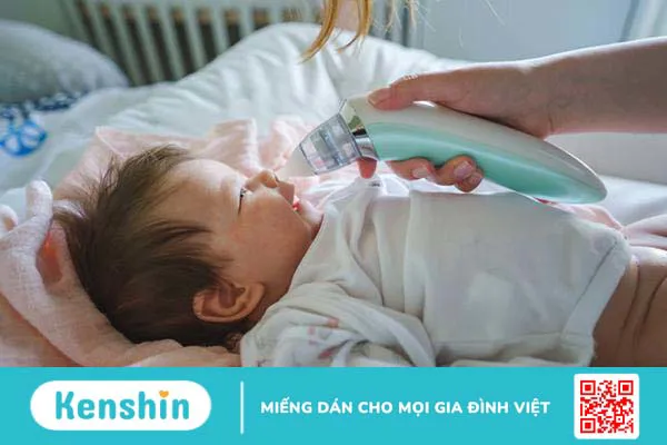 Hỏi đáp Bác sĩ: Có nên lấy gỉ mũi cho trẻ sơ sinh thường xuyên không?