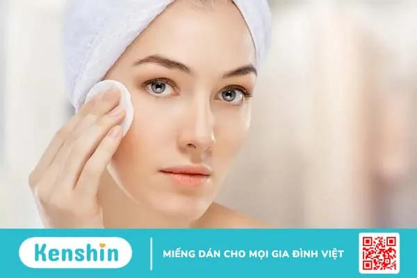 Hỏi đáp bác sĩ da liễu: Không trang điểm có cần tẩy trang không?