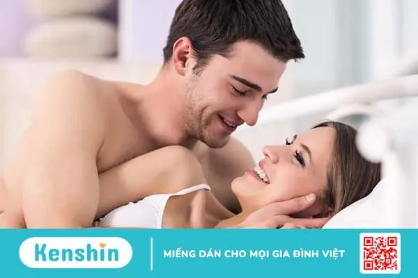 Hỏi đáp Bác sĩ: Tiêm vacxin xong có được quan hệ không?