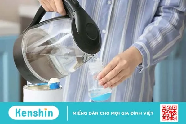 Hướng dẫn pha sữa bột cho bé đúng cách, giúp giữ trọn dưỡng chất