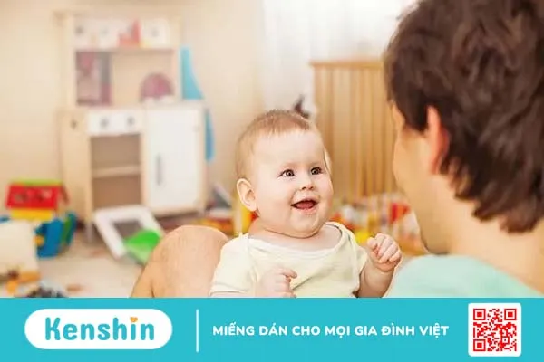 Khi nào trẻ sơ sinh biết cười? Làm sao khuyến khích trẻ nở nụ cười?