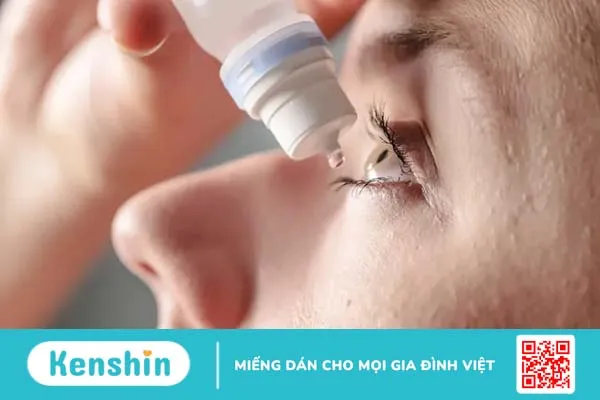 Kiểm tra mắt bằng kính hiển vi