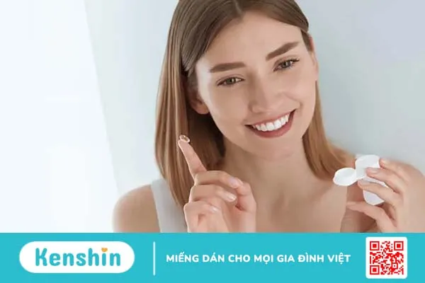 Kính áp tròng cận giá bao nhiêu và có thay cho kính cận được không?