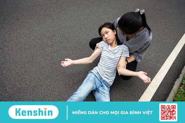 Làm gì khi trẻ bị sốt co giật tại nhà? Cách xử lý đúng, an toàn