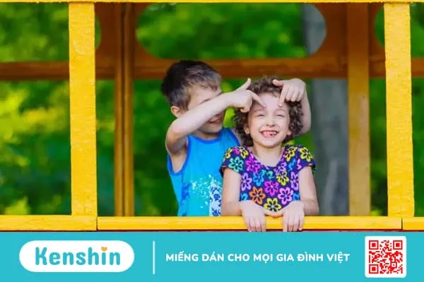 Làm thế nào để trẻ yêu thương anh chị em của mình?