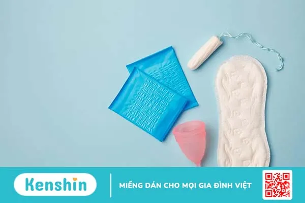 Lần đầu tiên có kinh nguyệt nên làm gì? Dấu hiệu bé gái sắp có kinh