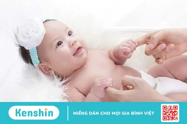 Lông mày trẻ sơ sinh có vảy có nguy hiểm không, chăm sóc thế nào?