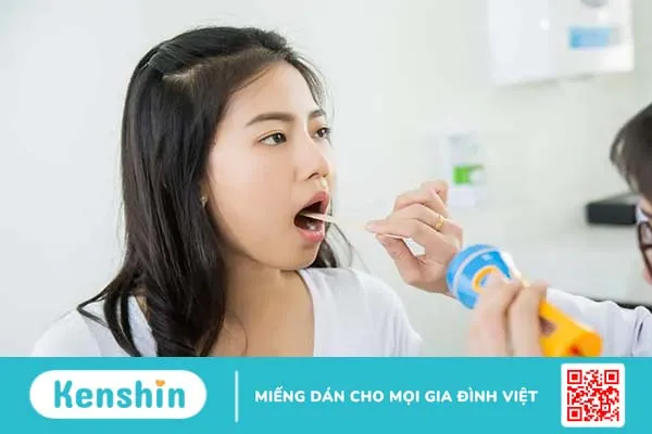 Lưỡi dâu tây cảnh báo điều gì? Làm sao để nhận biết và điều trị?