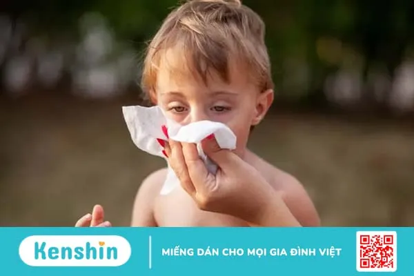 Mách mẹ cách chăm sóc trẻ bị viêm tai giữa