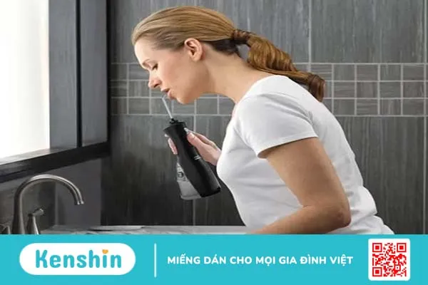 Máy tăm nước: Bí quyết giúp bạn làm sạch răng nhẹ nhàng