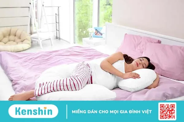 Mẹ bầu nằm ngửa khi ngủ nguy hại ra sao? Cách đổi tư thế ngủ an toàn