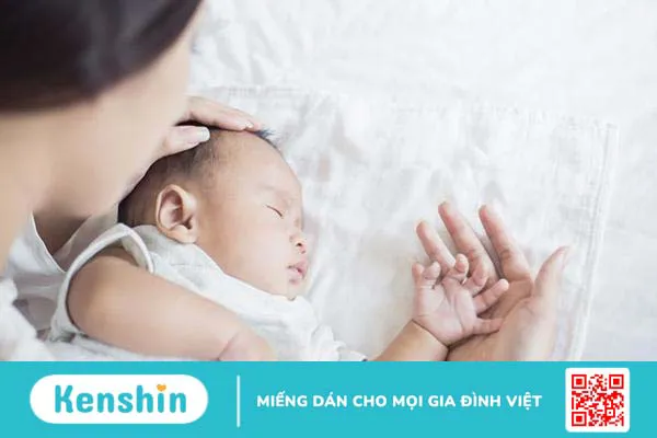 Mẹ cần làm gì khi thấy trẻ sơ sinh đi ngoài nhiều lần trong ngày?