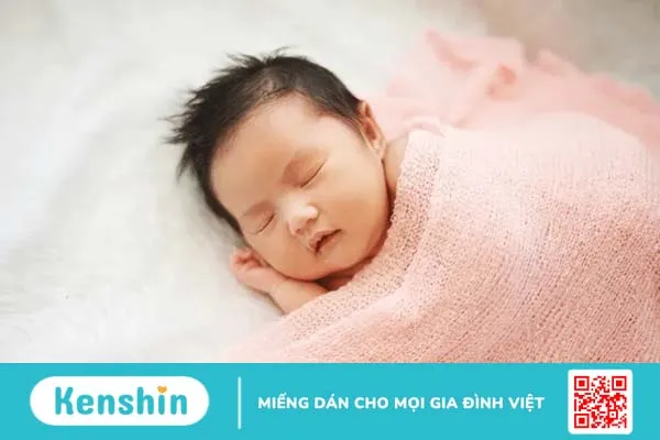 Mẹ có nên đong đưa khi cho bé ngủ không?