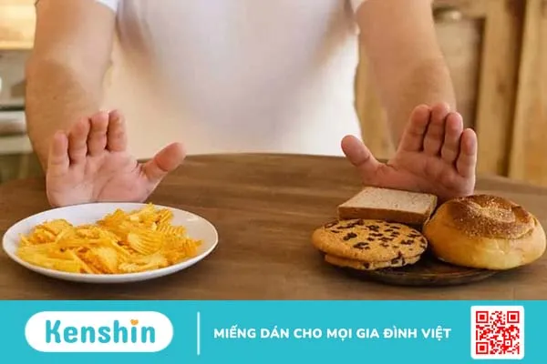 Mới nặn mụn không nên ăn gì và nên ăn gì để da nhanh lành