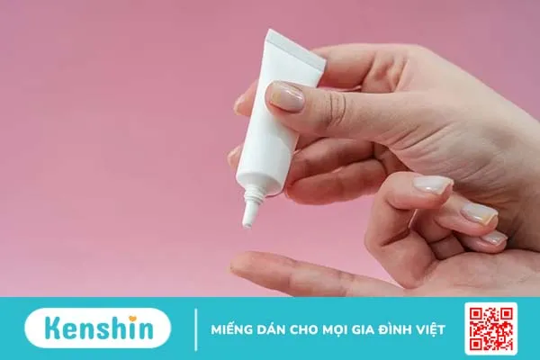 Mụn bọc ở cằm có nên nặn không? Nguyên nhân & cách điều trị