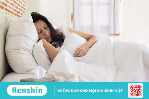 Nằm xuống bị nghẹt mũi, làm cách nào để dễ chịu hơn?