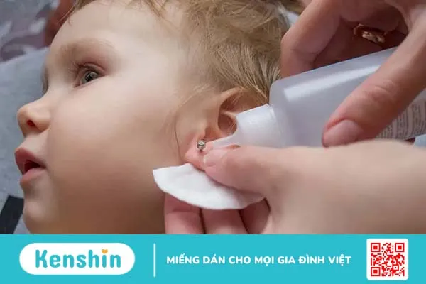 Nên bấm lỗ tai cho bé khi nào? Cách giảm đau và nhiễm trùng khi xỏ lỗ tai