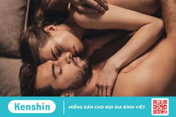 Ngủ nude: Lợi ích, rủi ro và bí quyết để ngủ khỏa thân an lành