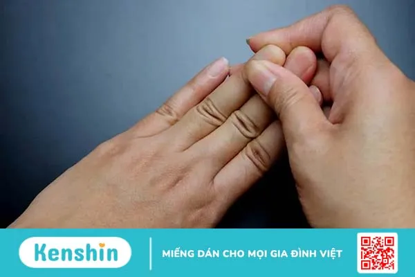 Ngứa ngón tay là bị bệnh gì? Nguyên nhân và cách chữa