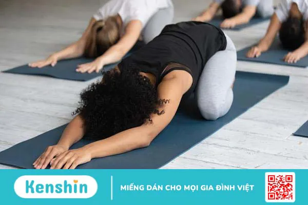 Người bị thoái hóa cột sống có nên tập yoga?