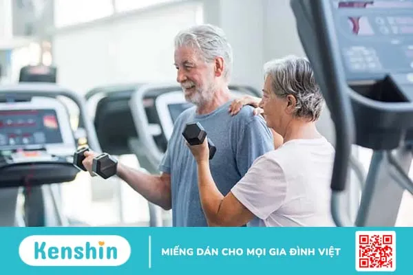 Người cao tuổi bị đau tim nên làm gì để bảo vệ tim mạch?