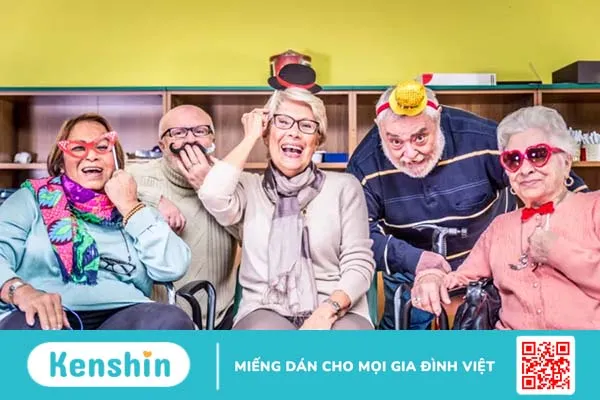 Người già nên chọn viện dưỡng lão hay ở nhà với con cháu?