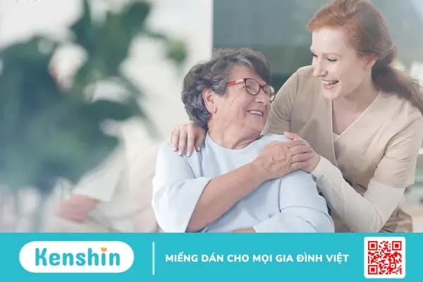 Người già nên chọn viện dưỡng lão hay ở nhà với con cháu?