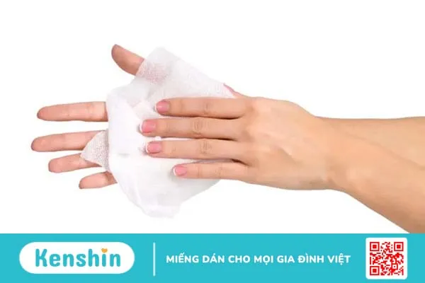 Nguyên nhân ra mồ hôi tay và 12 cách trị mồ hôi tay hiệu quả