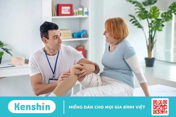 Nguyên nhân và cách khắc phục tình trạng phù chân ở người già