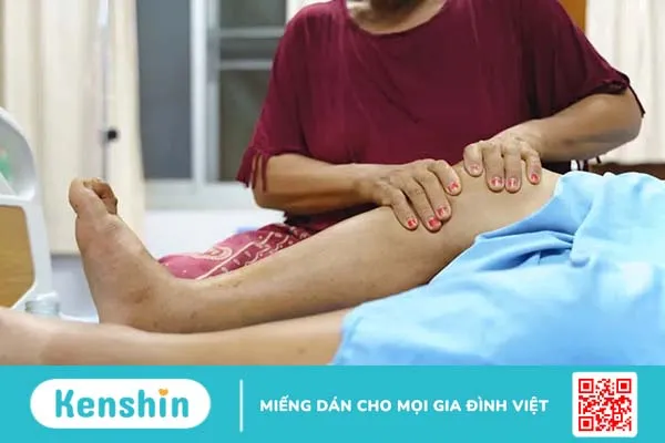 Nguyên nhân và cách khắc phục tình trạng phù chân ở người già