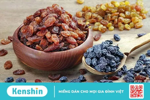 Nho khô có tác dụng gì mà nhiều người thích ăn khi giảm cân đến thế?