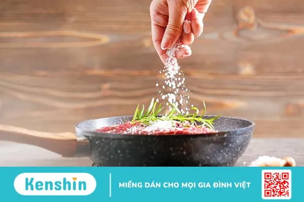 Những món ăn làm tăng huyết áp bạn nên biết