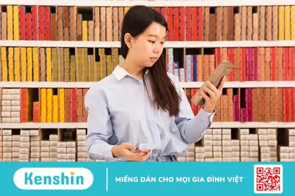 Nhuộm tóc bị rát da đầu có nguy hiểm không? Khắc phục thế nào?