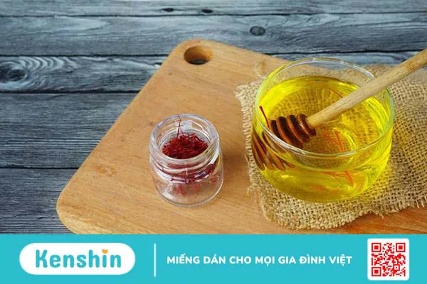 Nhuỵ hoa nghệ tây có tác dụng gì, cách uống và tác hại khi lạm dụng