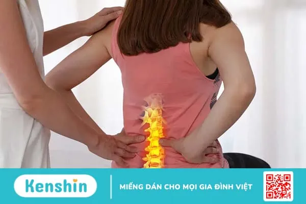 Nóng rát sau lưng là bệnh gì? 5 nguyên nhân thường gặp