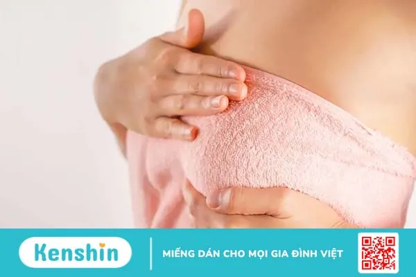 Núm vú tiết ra dịch có nguy hiểm không?