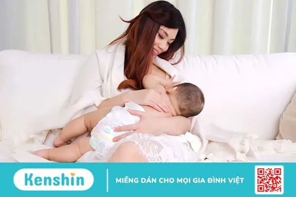 Phẫu thuật nâng ngực có cho con bú được không, có ảnh hưởng gì không?