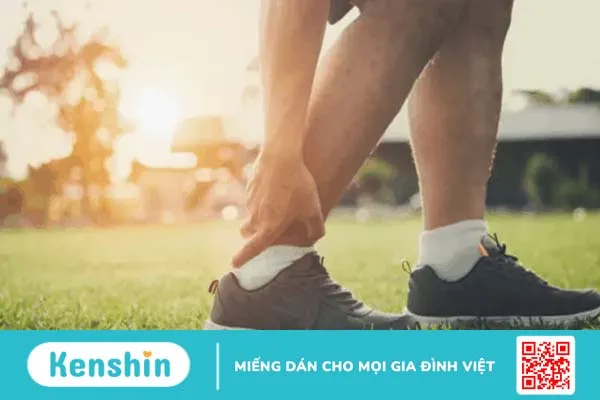 Phù nề chân có nguy hiểm không? 10 nguyên nhân phù chân thường gặp