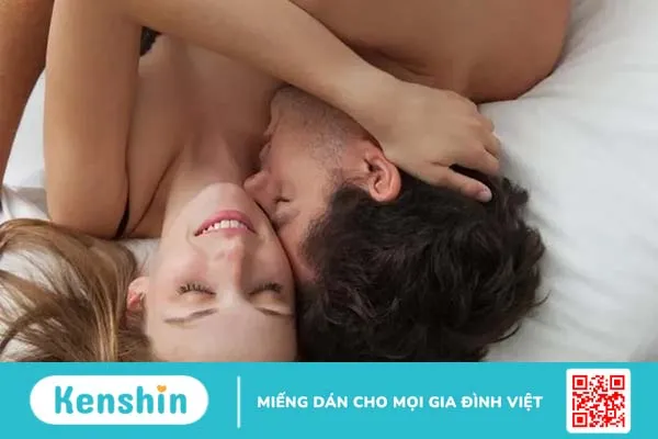 Phụ nữ quan hệ nhiều có ảnh hưởng đến cô bé không?