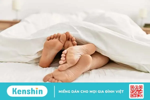 Quan hệ lần đầu ra máu mấy ngày là bình thường?