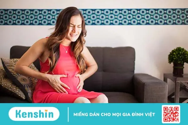 Ra máu như hành kinh mang thai: Mẹ bầu cần chú ý ra sao?